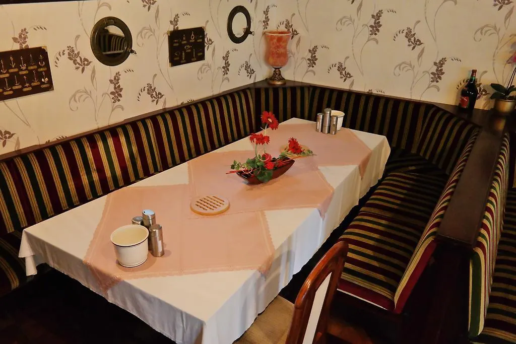 Am Hallenbad Hotel Garni 라팅겐 3*,  독일