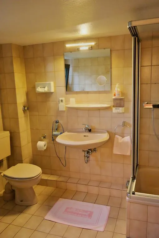 Am Hallenbad Hotel Garni 라팅겐