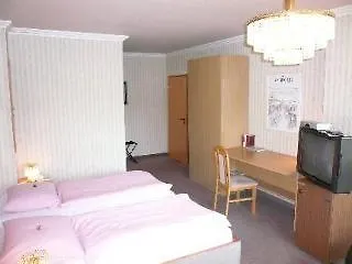 Am Hallenbad Hotel Garni 라팅겐